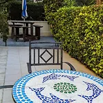 Stylish Garden At Harbour Daire