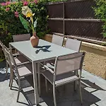 Stylish Garden At Harbour Apartment *