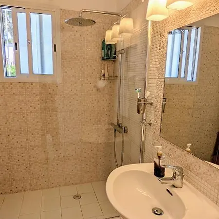 Stylish Garden At Harbour Apartment *