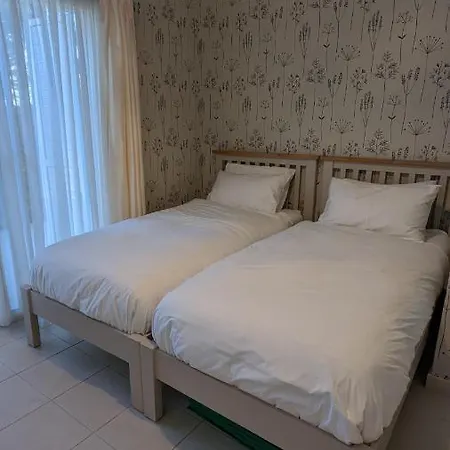 Stylish Garden At Harbour Apartment Paphos