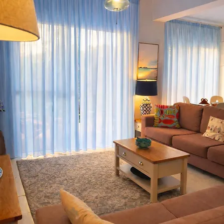 Stylish Garden At Harbour Apartman Paphos