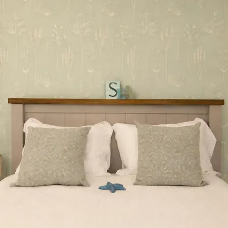 Stylish Garden At Harbour 파포스