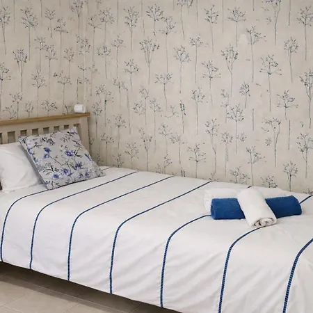 Stylish Garden At Harbour Daire *