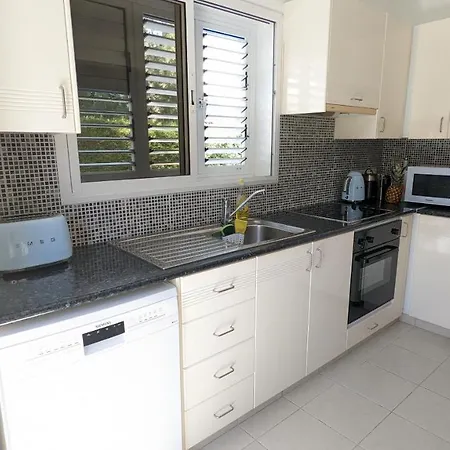 Stylish Garden At Harbour *